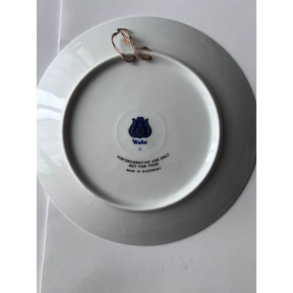 Vintage Joan Walsh Anglund Ceramic Decorative Plate - Picture 3 of 3